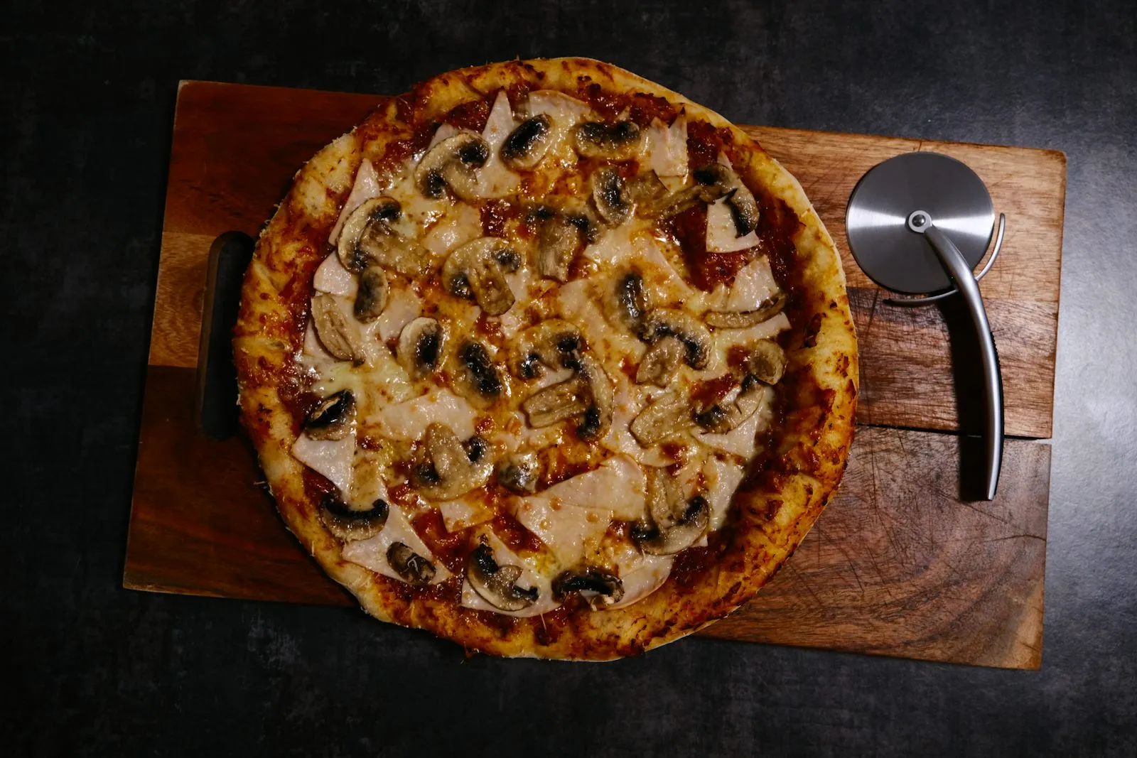 Pizza Prosciutto e funghi